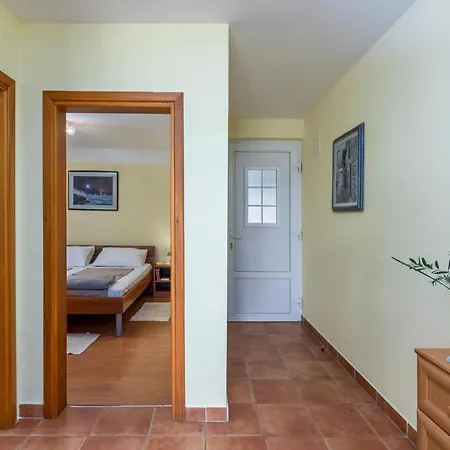 Apartment Beautiful In Krk *